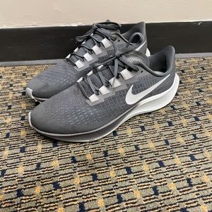 Nike men’s zoom Pegasus 37 size 12